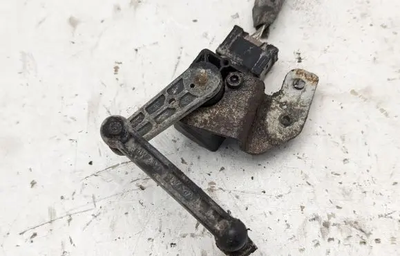 Headlight level adjustment motor