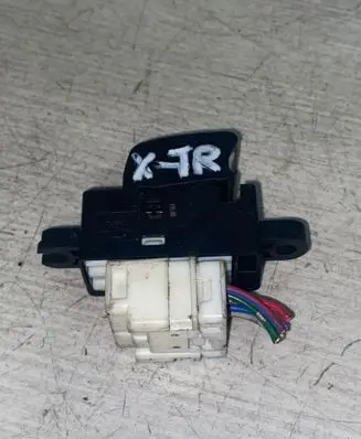 Nissan X-Trail T30 Electric window control switch 4226z