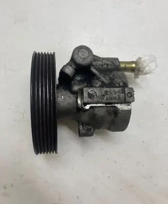 Nissan Primera Power steering pump 26054891