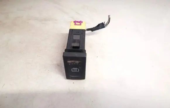 Volkswagen Golf IV Windscreen/window heater switch 7m3959621 ym2118c621aaw