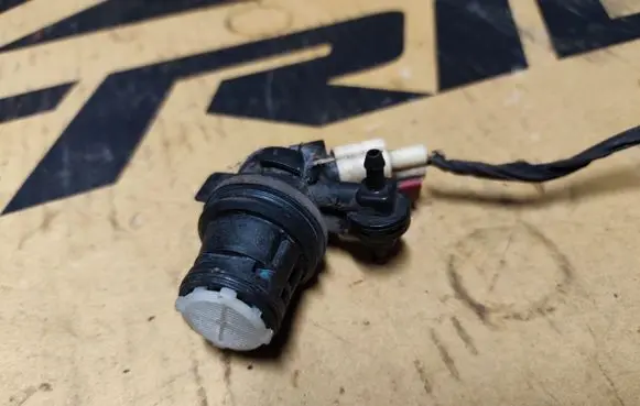 Chrysler 300 - 300C Windscreen/windshield washer pump
