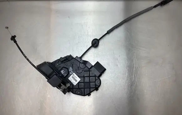 Volvo V70 Rear door lock 31253921 986922105 A048317