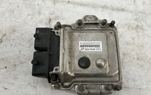 Suzuki Swift II Engine control unit/module 0261S05789 1039S52510 3391070L00