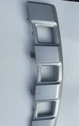 Front bumper lip
