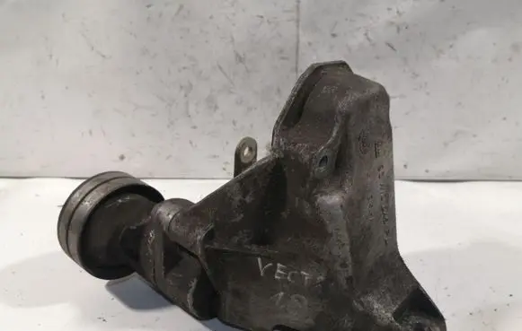 Opel Vectra B Engine mounting bracket 90410645PL