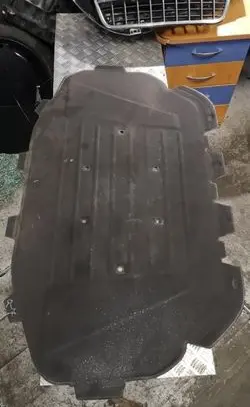 Engine bonnet/hood sound/heat insulation