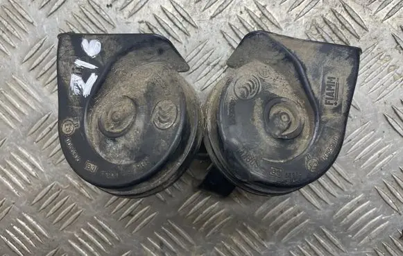 Nissan Patrol Y60 Horn signal 0055306