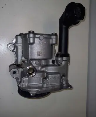 Volkswagen Tiguan Oil pump 04L145208T