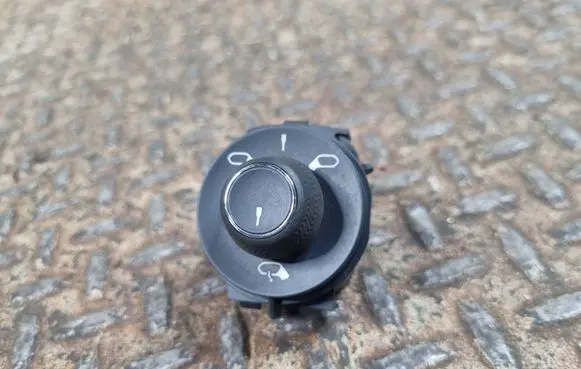 Citroen DS5 Wing mirror switch 96664315
