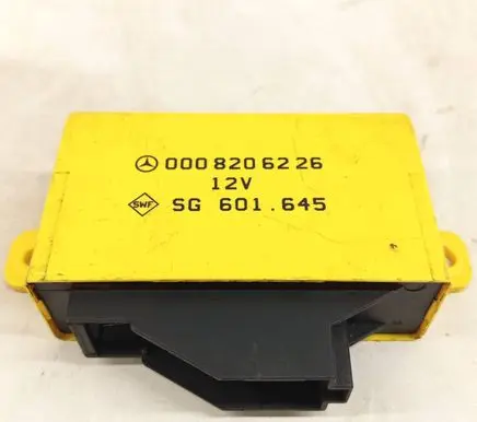 Mercedes-Benz S W126 Seat heating relay 0008206226 A0008206226 601.645