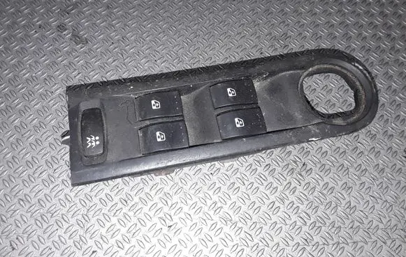 Renault Espace - Grand espace IV Electric window control switch 8200328425