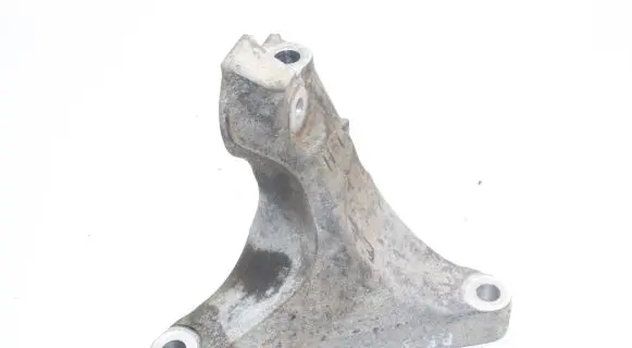 Subaru Outback (BS) Engine mounting bracket
