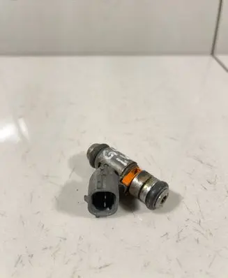 Volkswagen Golf IV Fuel injector 036031C