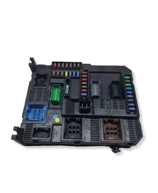 Peugeot 308 Fuse module 9807054180 20140113