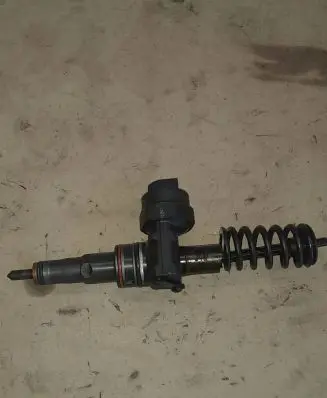Seat Alhambra (Mk1) Fuel injector 038130073J