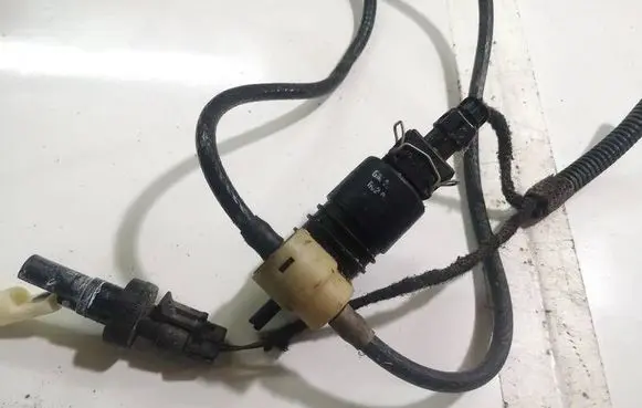 Opel Astra G Windscreen/windshield washer pump 90585762