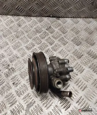 Volkswagen PASSAT B5 Power steering pump 8d0145156l