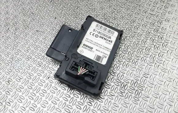 Renault Megane II Ignition lock S118539002A 8200125077