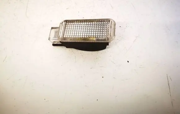 Volkswagen PASSAT B5 Other interior light 3B0947415B