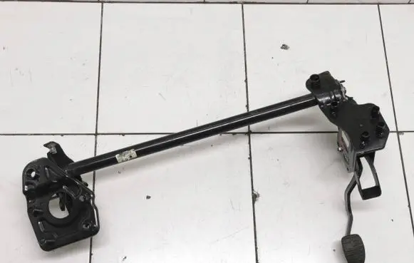 Renault Megane III Clutch pedal 465010017r 465390001w