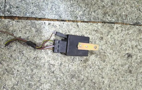 BMW 5 E39 Window wiper relay 1385901