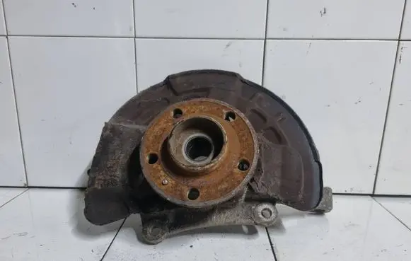 Volvo V70 Front wheel hub 9461944