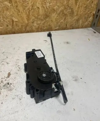 Mercedes-Benz C W204 Tailgate boot lock/latch motor a2047500060 6NW00942400