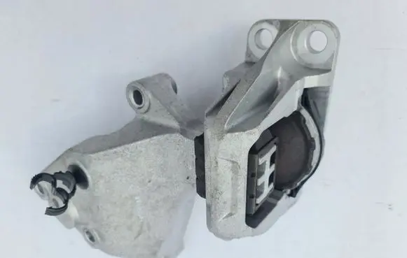 Engine mount bracket