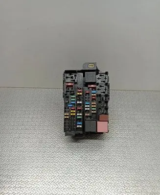 Renault Laguna III Fuse module 8200393836