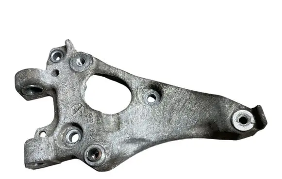 Peugeot 208 I Engine mounting bracket 9672950980