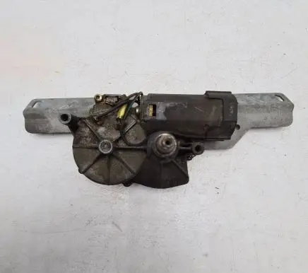 Volkswagen PASSAT B3 Rear window wiper motor 333955717