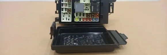 Jaguar XE Fuse module GX7314A076DA CZGTA