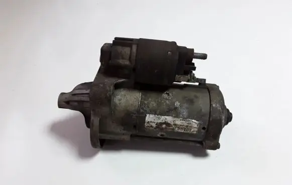Ford Focus Starter motor AV6N11000GD