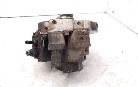 Volvo S60 Fuel injection high pressure pump 8689590 0445010043