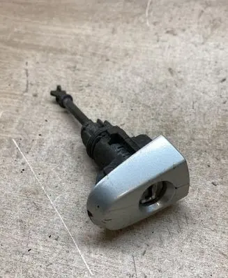 Toyota Avensis T250 Front door lock (next to the handle) N0501337