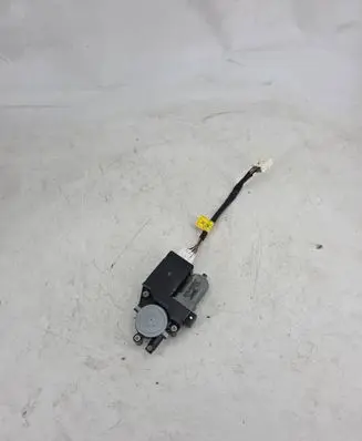 Nissan Rogue Sunroof motor/actuator 8331004062