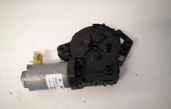 Mercedes-Benz A W176 Sunroof motor/actuator 0390200101