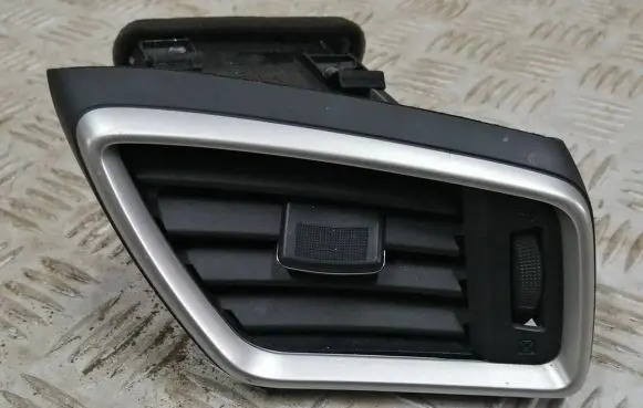 Nissan X-Trail T32 Dashboard side air vent grill/cover trim 687604BA1A PG054LZ08 68790