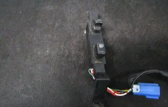 Nissan Primera Electric window control switch