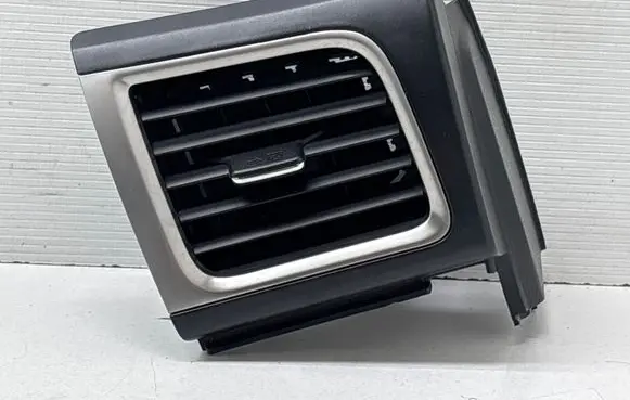 Toyota Highlander XU50 Dashboard side air vent grill/cover trim 556860E070