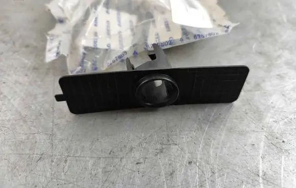 Volvo V40 Front parking sensor holder (PDC) 39814320 31323125
