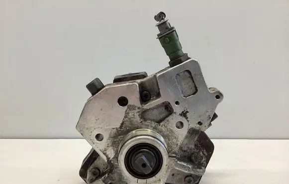 Volvo V70 Fuel injection high pressure pump 0445010111 31303475