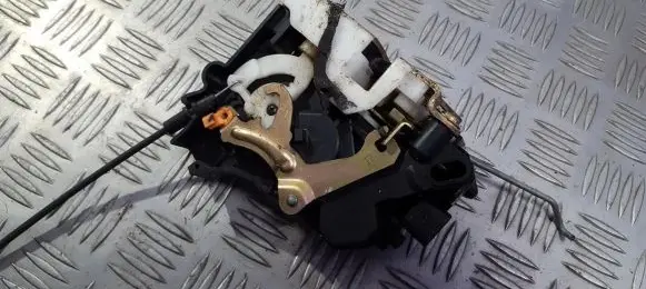 Mitsubishi Lancer Front door lock
