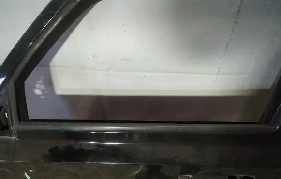 Jeep Patriot Front door glass trim molding 
