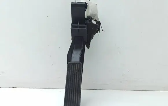 Mercedes-Benz CLK A209 C209 Accelerator throttle pedal A2113000404 A2113010001
