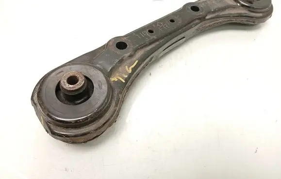 Honda CR-V Rear differential/diff mount bracket 