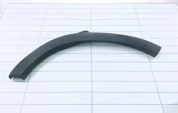 Fender trim (molding)