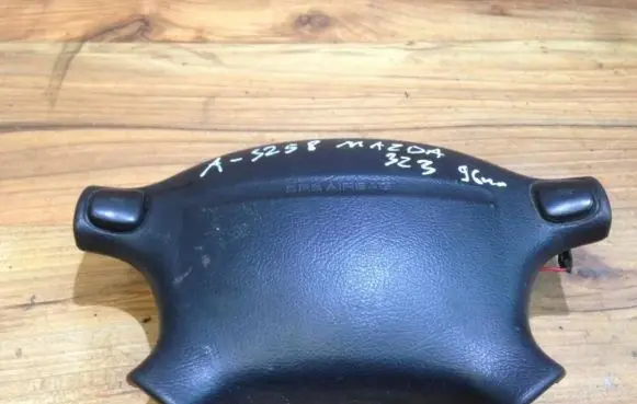 Mazda 323 Steering wheel airbag T93046A