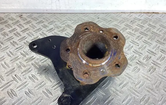 Rear wheel hub