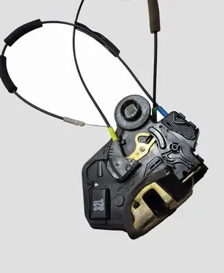 Toyota Avensis T250 Rear door lock